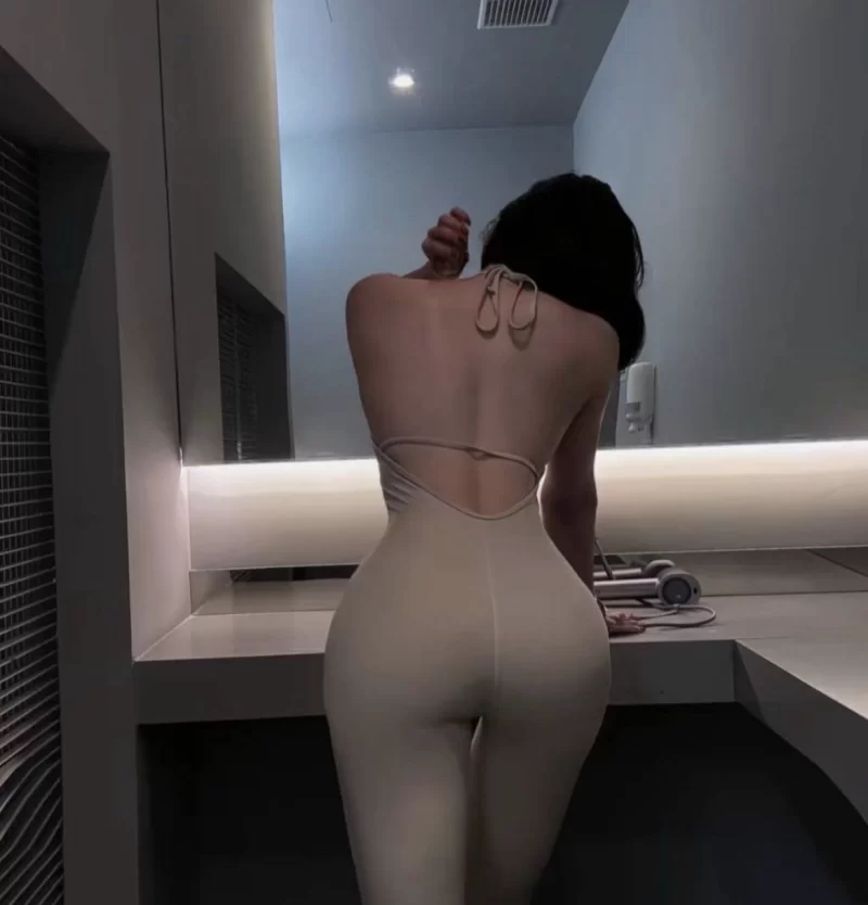 蜂腰翘臀喷水姐