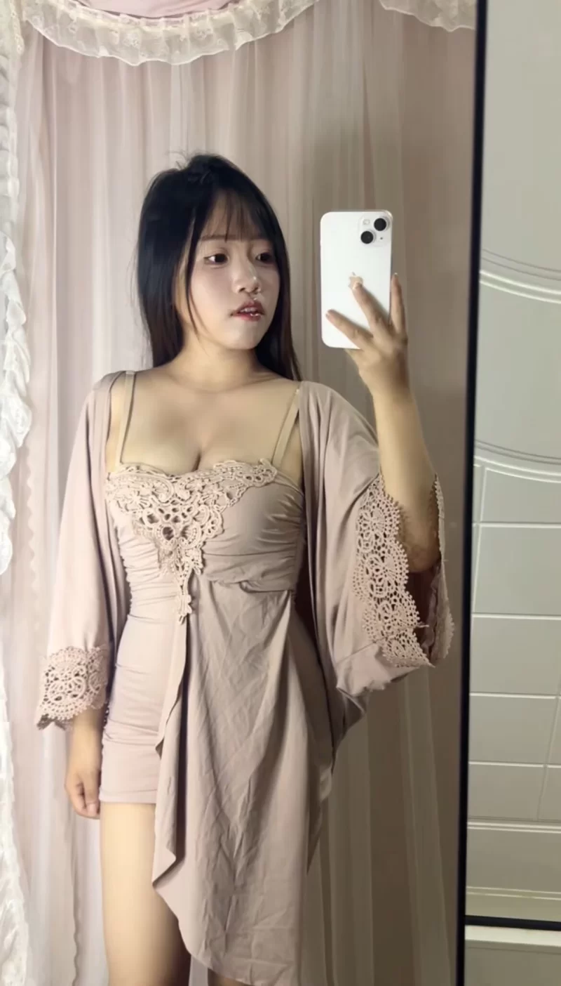 大波骚货小姐姐