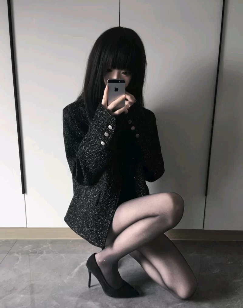 滨江嫩妹。