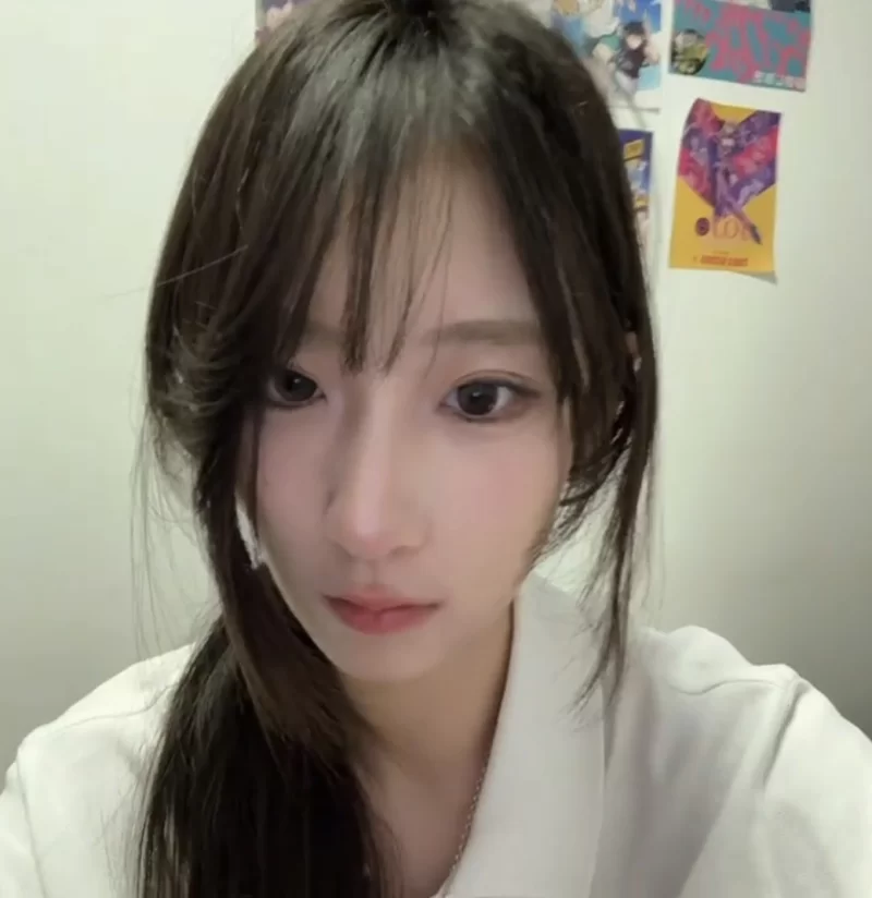 颜值很清秀的兼职小姐姐