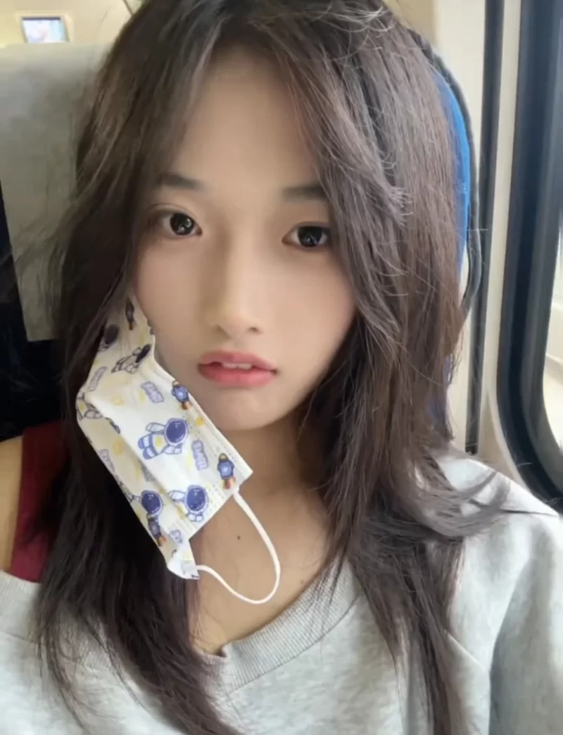 很清纯的兼职小妹