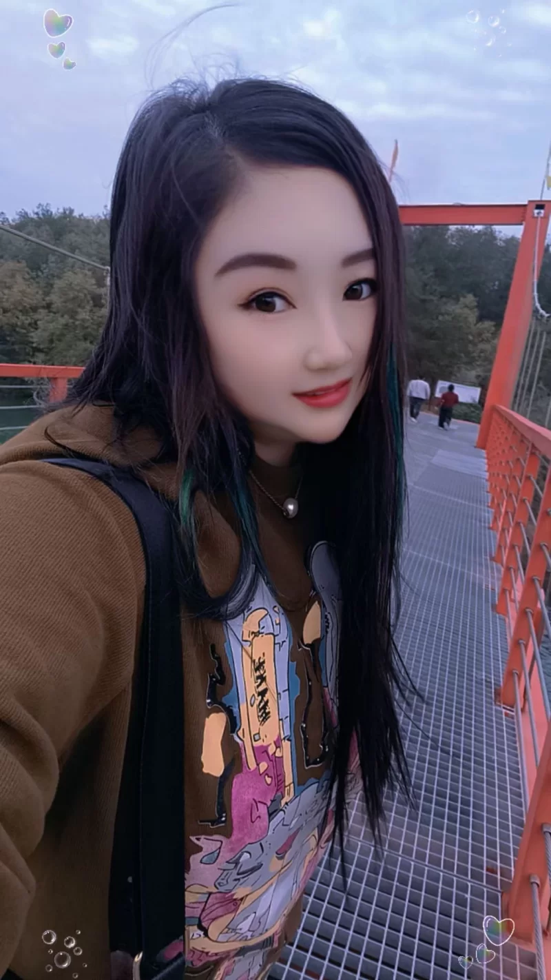 附近人加的湖北微商小姐姐