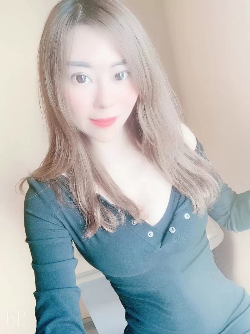 肤白大胸服务系小姐姐