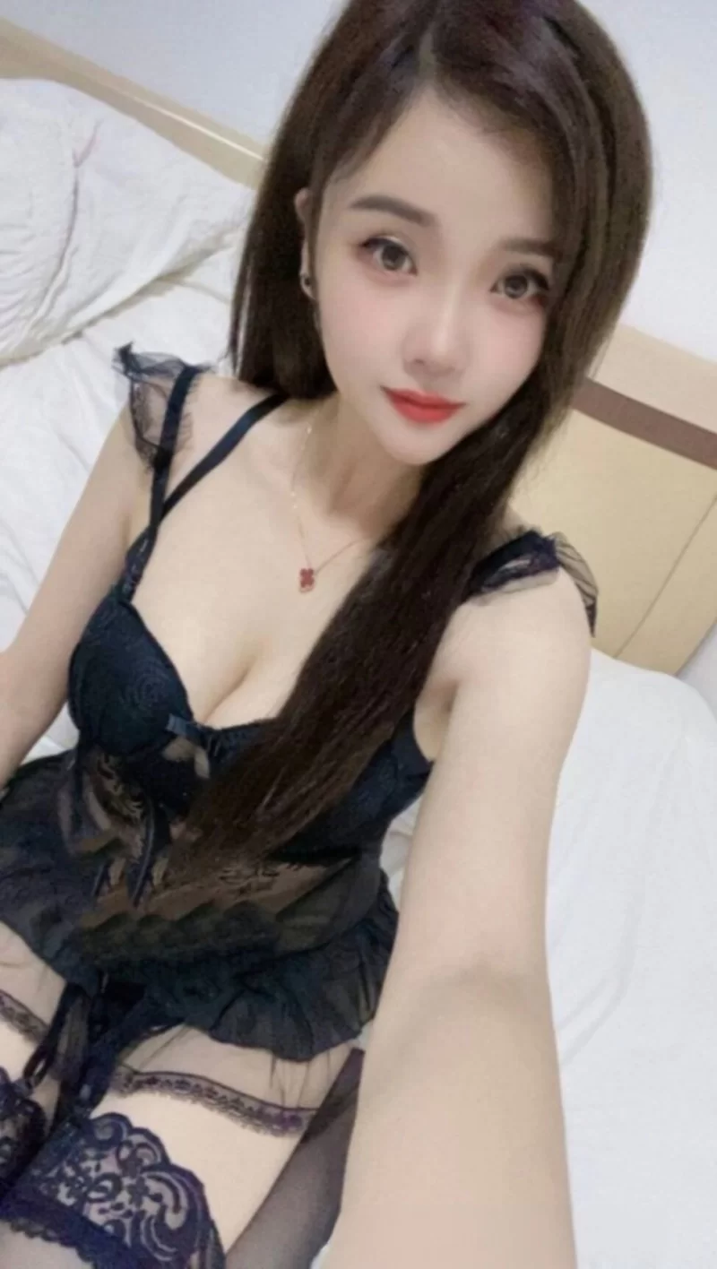 服务系情趣诱惑骚姐姐