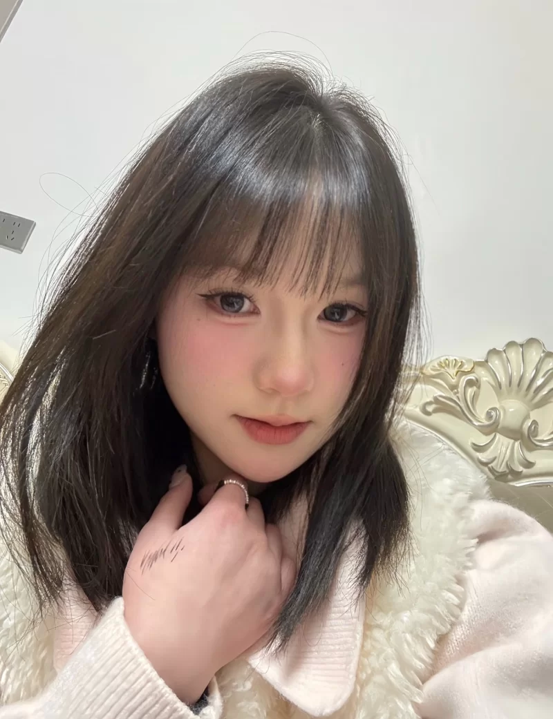 03年的粉嫩学生妹