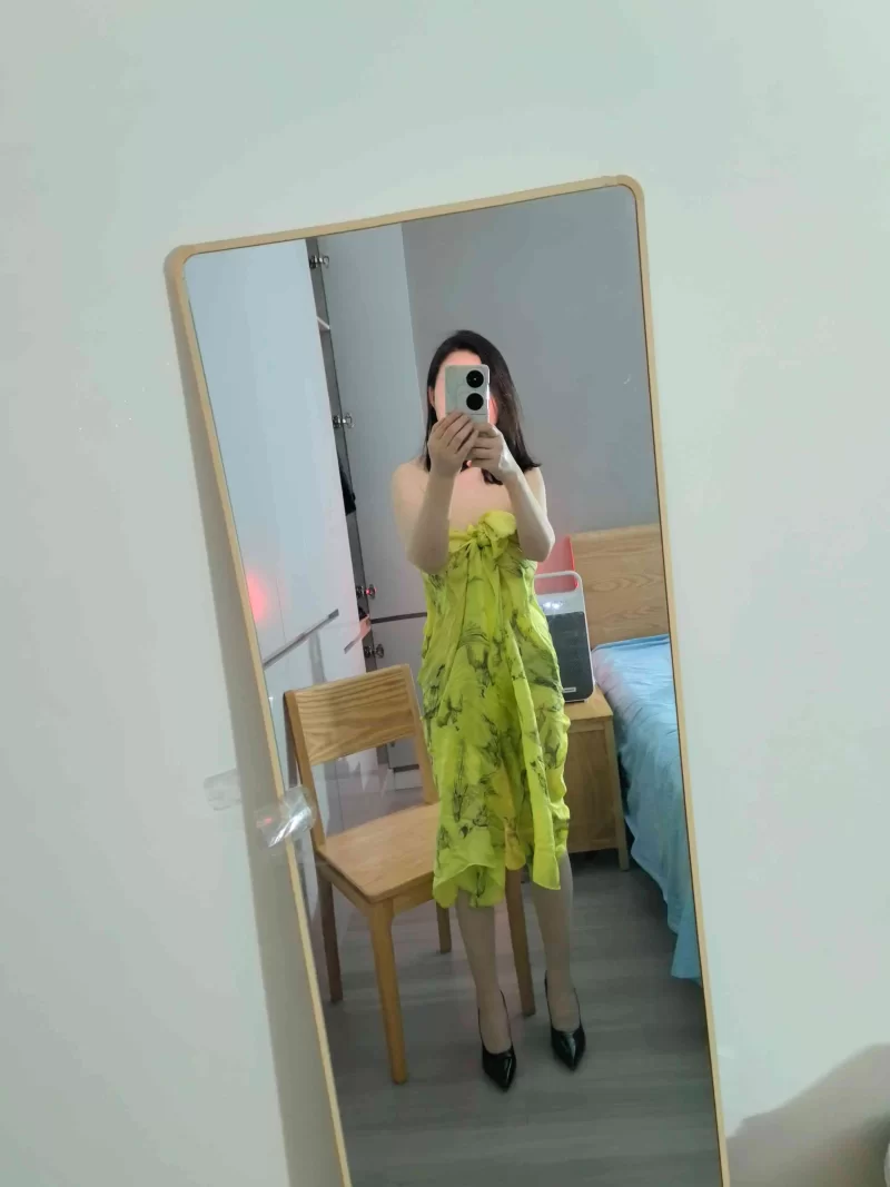 大胸翘臀骚女