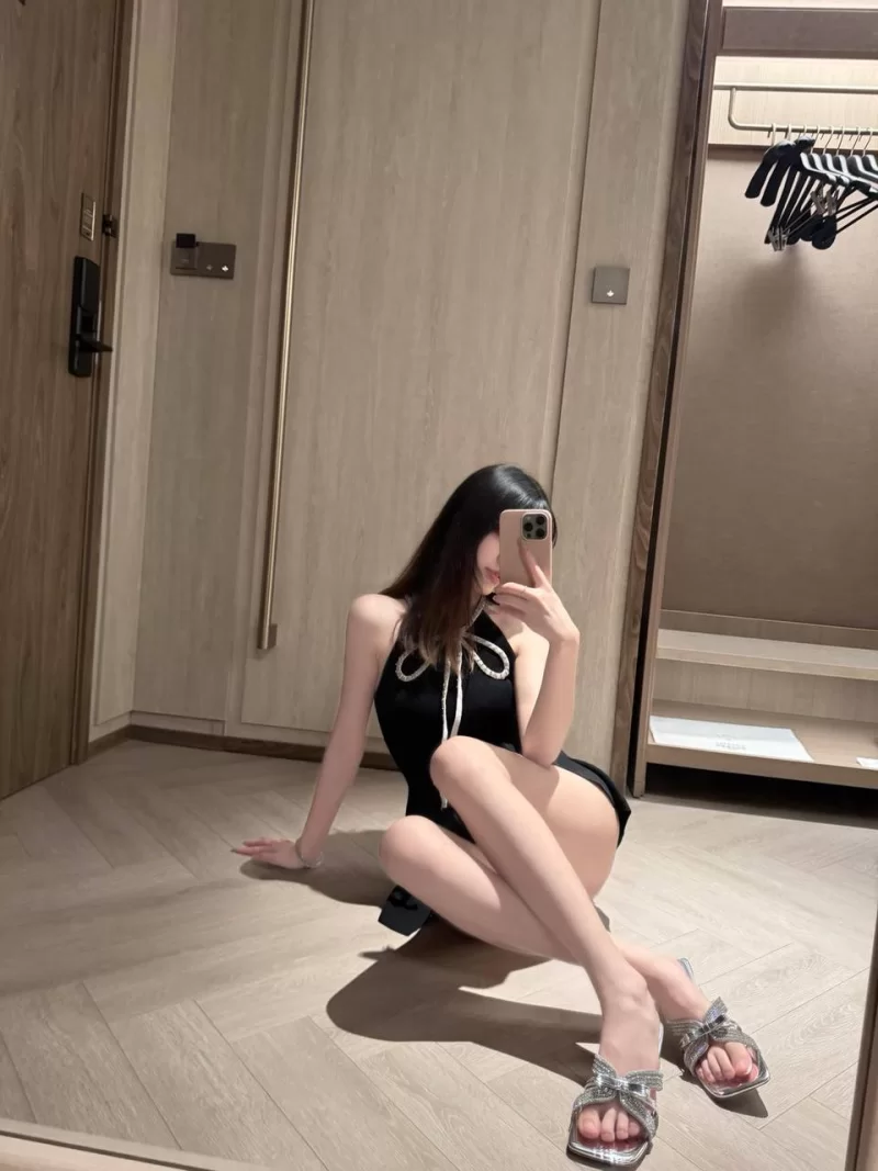 长相清纯，淫水满满，极品小骚货，超值体验
