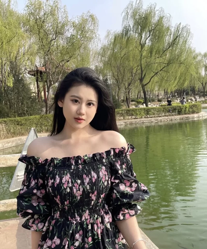 身材高挑,小蛮腰