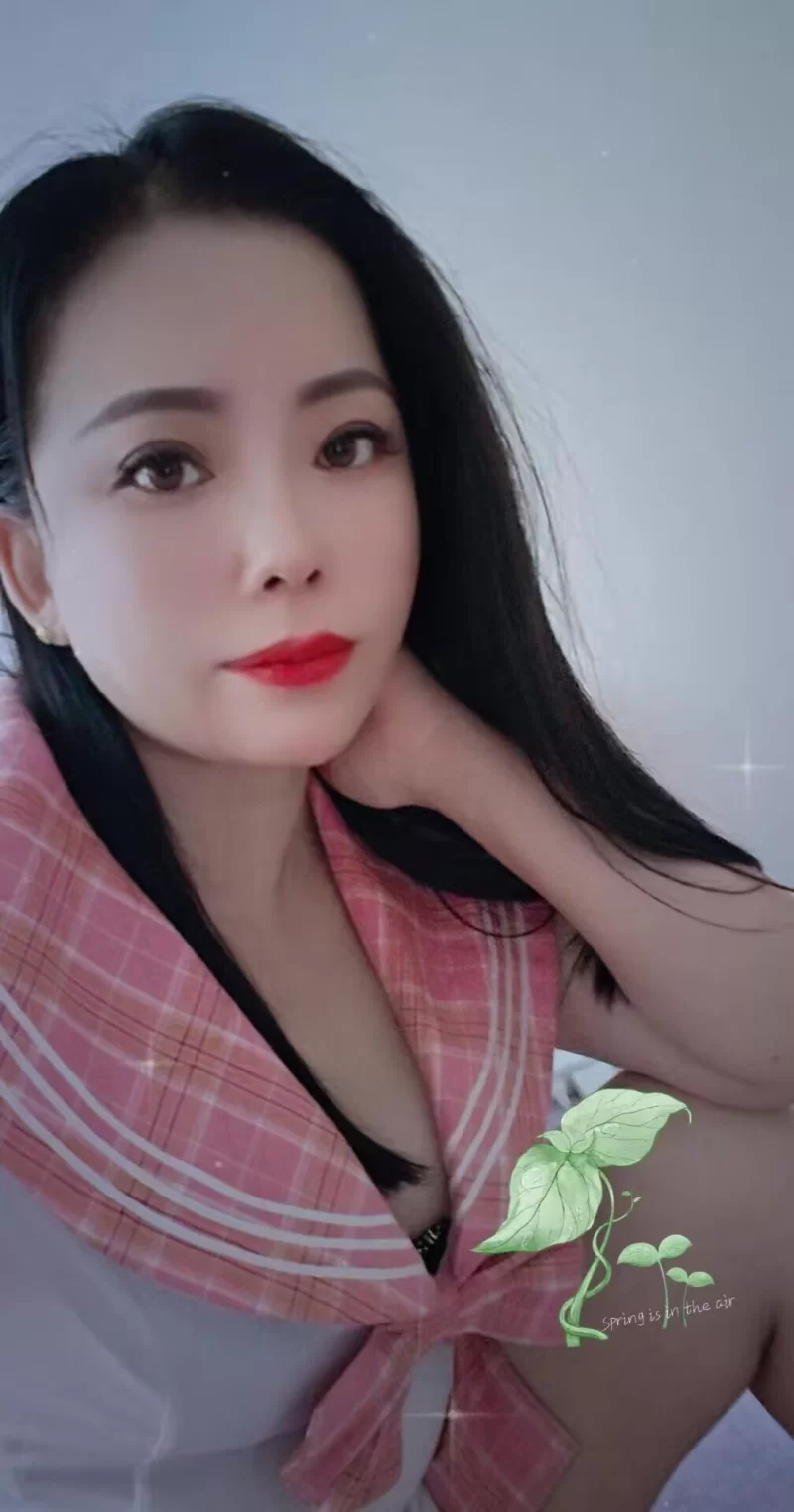 大胸肤白少妇