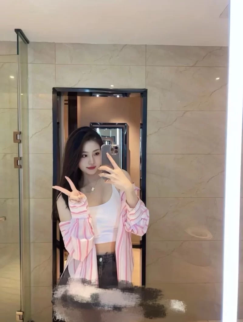 看起来比较清纯的小骚货